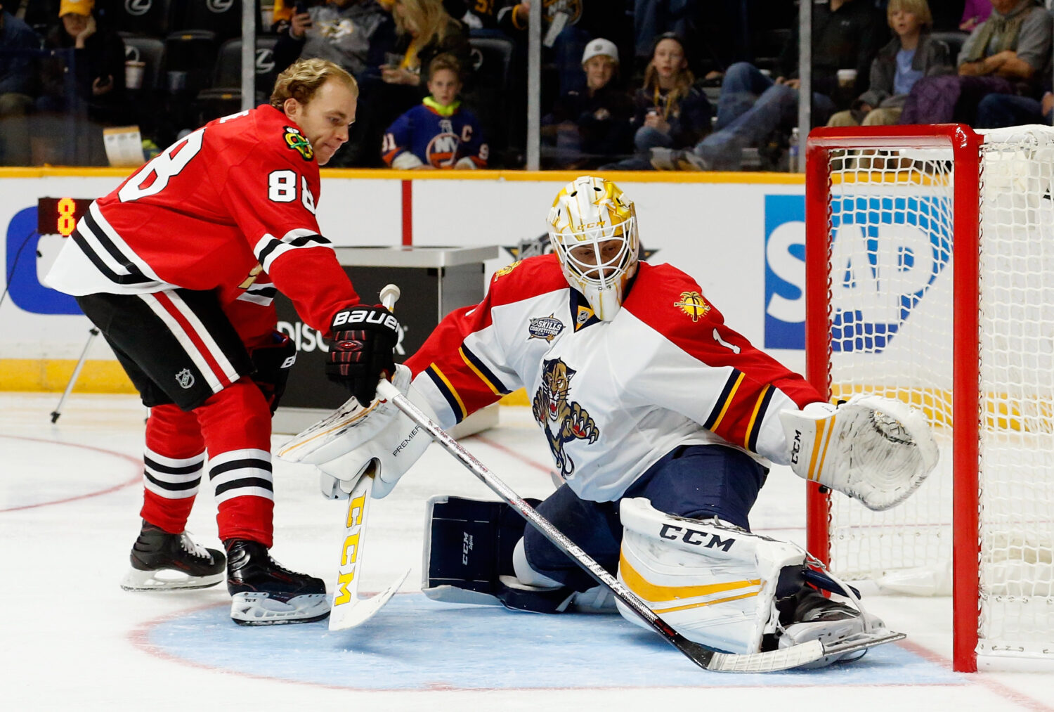 Roberto Luongo 'humbled' as Panthers raise No. 1 jersey to rafters